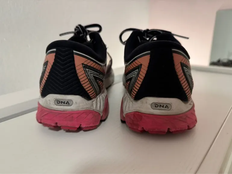 Used Brooks Laufschuhe Schwarz Pink bike — image 3 of 3