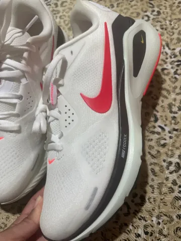 Used Nike Running Shoes bike — image 2 of 5