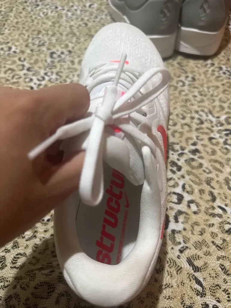 Used Nike Running Shoes bike — image 4 of 5