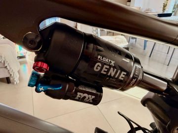 Fox FLOAT X GENIE 2026 bike d'occasion — image 2 sur 3