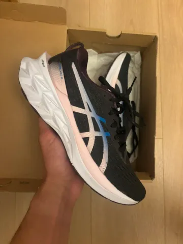 Used Asics Novablast 2 bike — image 1 of 7