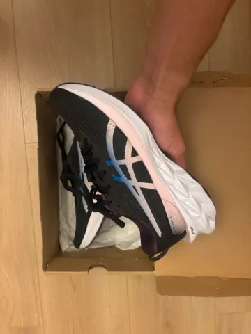 Used Asics Novablast 2 bike — image 2 of 7