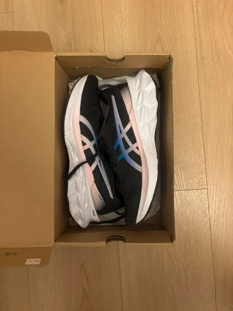 Used Asics Novablast 2 bike — image 3 of 7