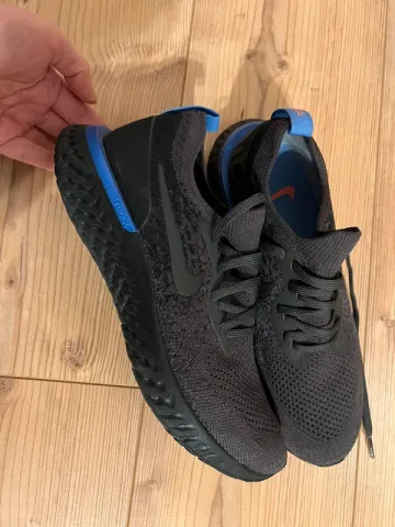 Used Nike Epic React Flyknit bike — image 4 of 4