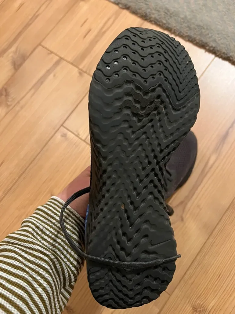 Used Nike Epic React Flyknit bike — image 2 of 4