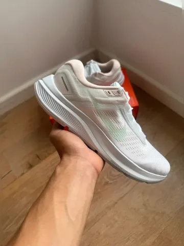 Tweedehands Nike Air Zoom Structure 24 bike — afbeelding 1 van 9