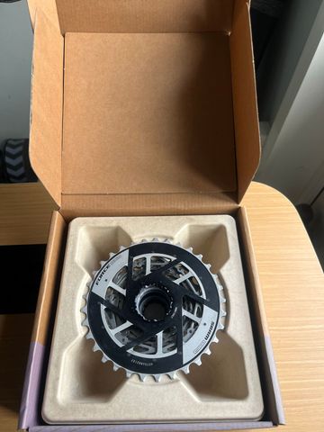 Used Sram Force Cassette 10-33 E1 2026 bike — image 2 of 3