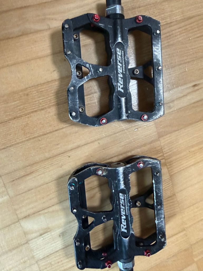 Used Reverse Components Escape Flat Pedals bike — image 4 of 4