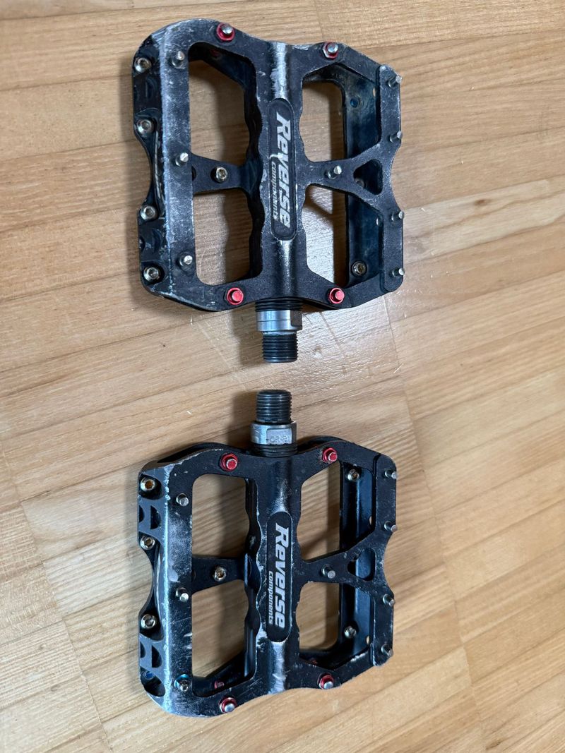 Used Reverse Components Escape Flat Pedals Drivetrain & Pedals