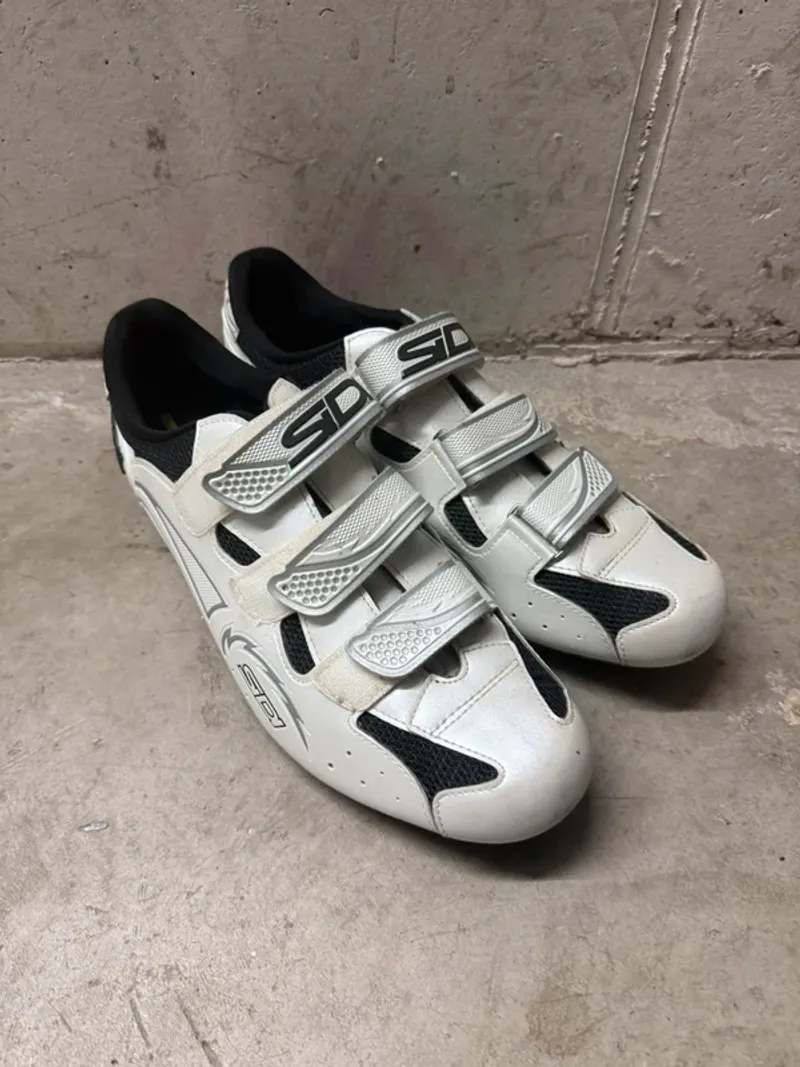 Used Ideal Millennium Carbon Cycling Shoes