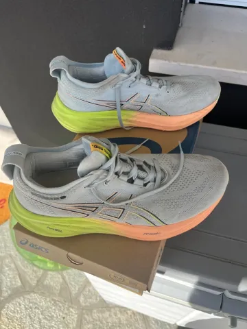 Tweedehands Asics Gel Nimbus 26 Paris bike — afbeelding 5 van 6