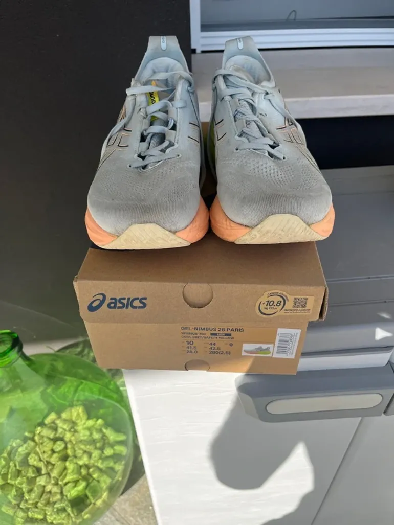 Tweedehands Asics Gel Nimbus 26 Paris bike — afbeelding 1 van 6