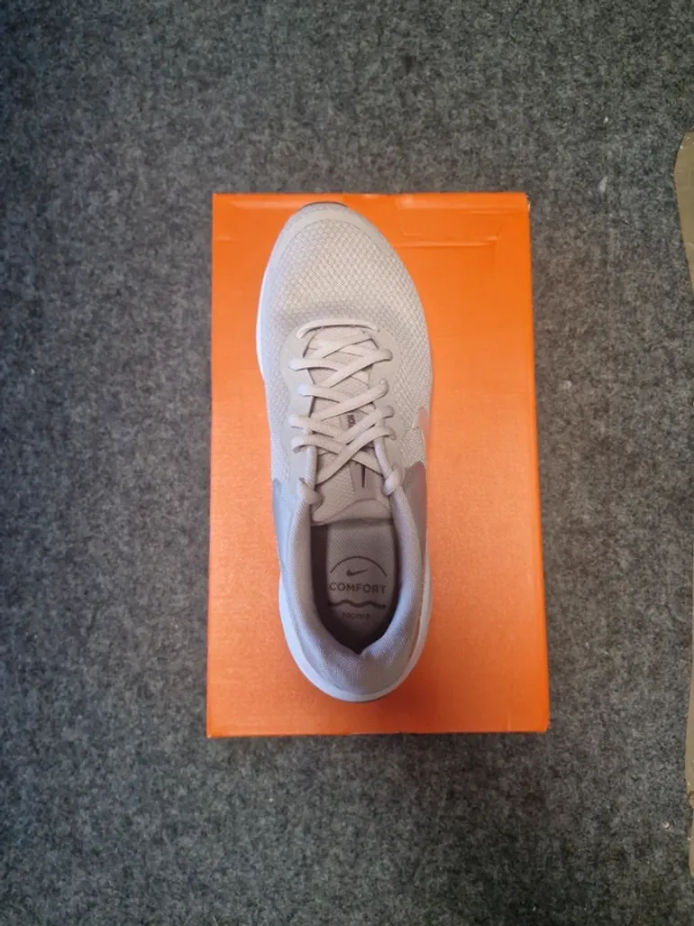 Used Nike Revolution 7 bike — image 2 of 4
