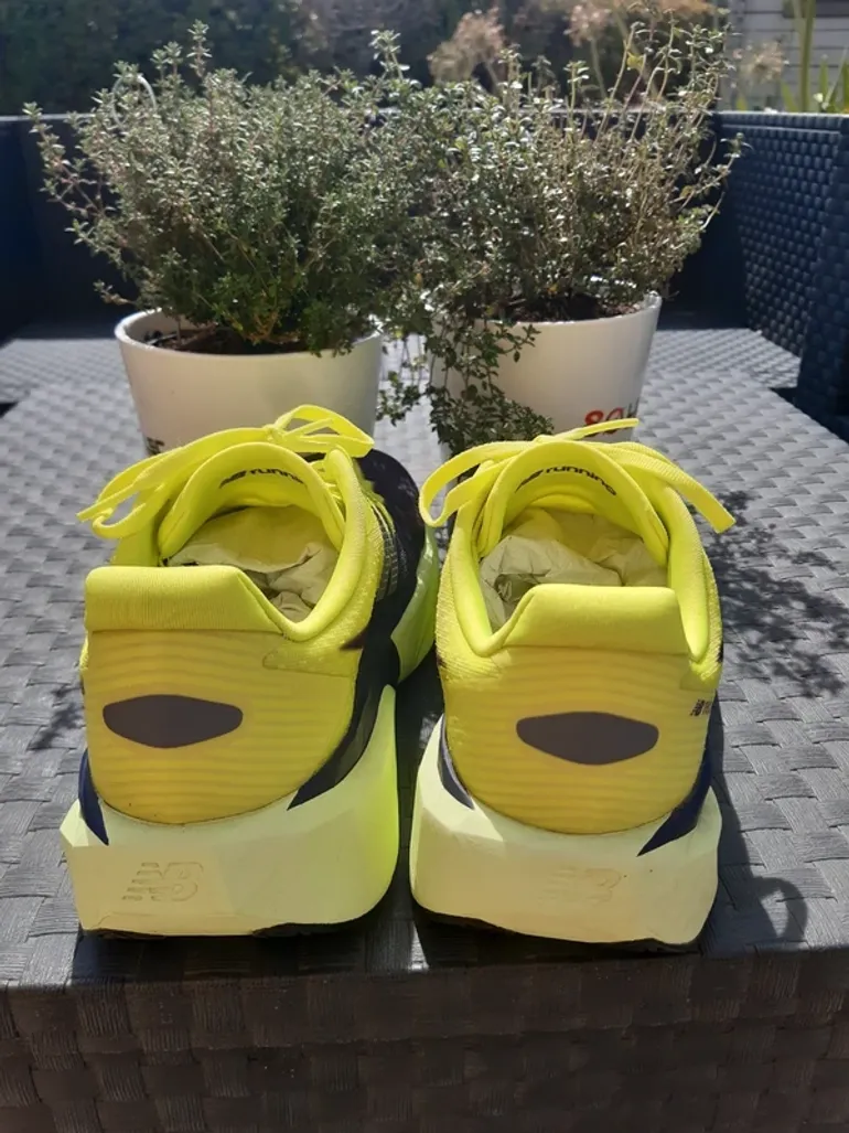 Gebrauchtes New Balance FuelCell Rebel v5 bike — Bild 2 von 8