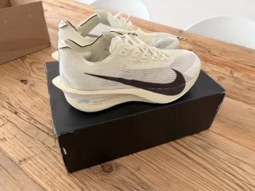 Nike Vaporfly 4JI bike usato — immagine 3 di 9