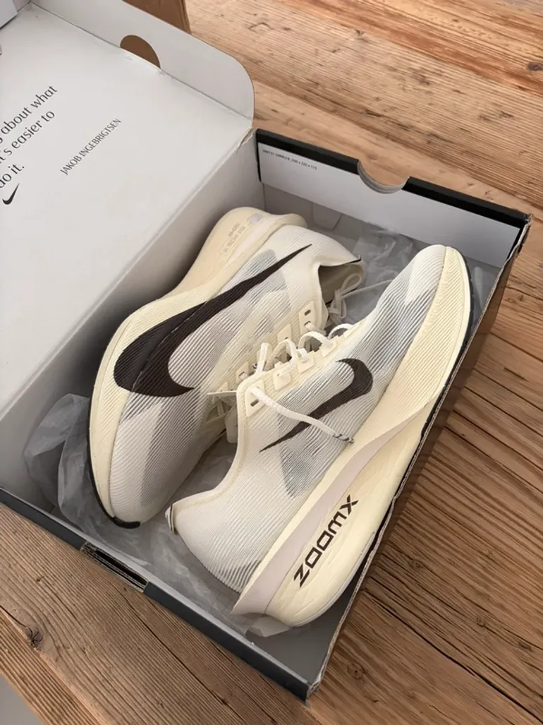 Nike Vaporfly 4JI bike usato — immagine 8 di 9