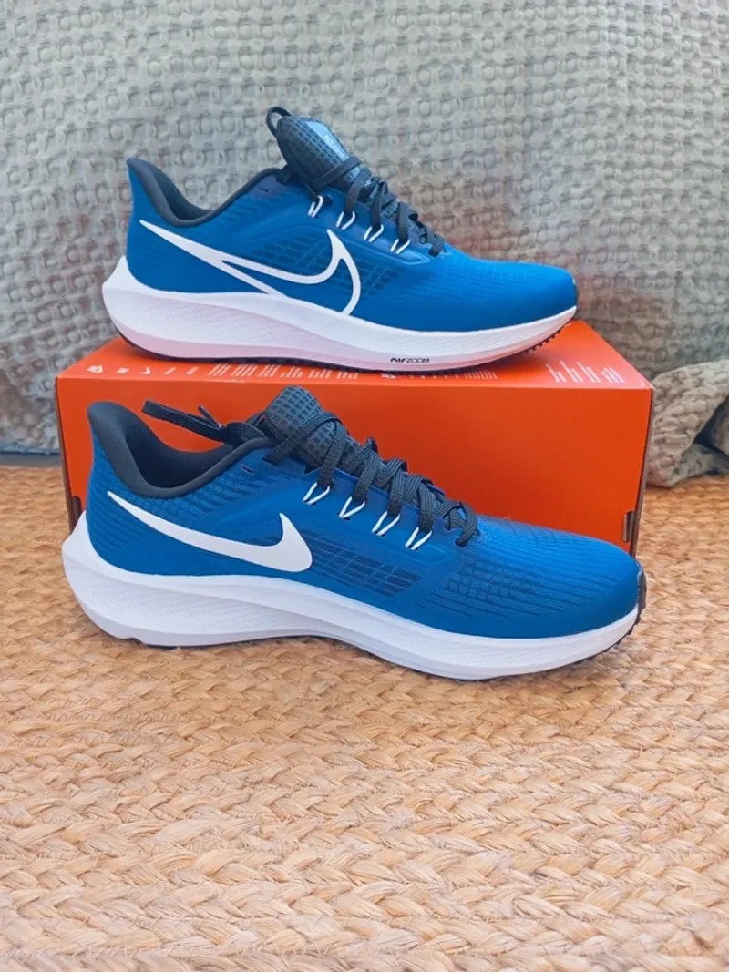 Used Pegasus Air Zoom Running Shoes