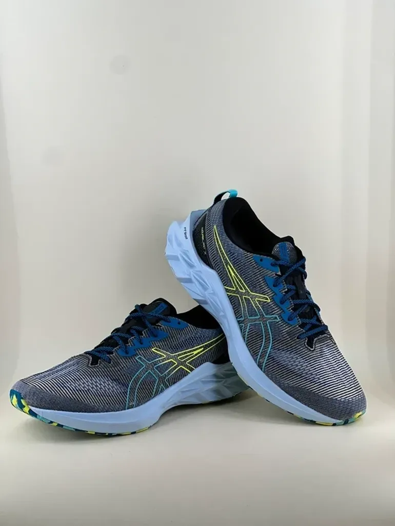 Used Asics Novablast 2 LE bike — image 2 of 2