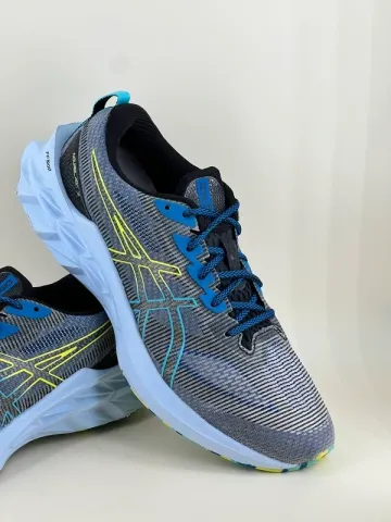 Used Asics Novablast 2 LE bike — image 1 of 2