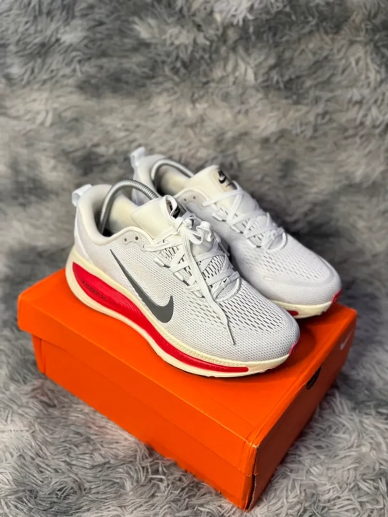 Gebrauchtes Nike Zoom Vomero 18 Running Shoes