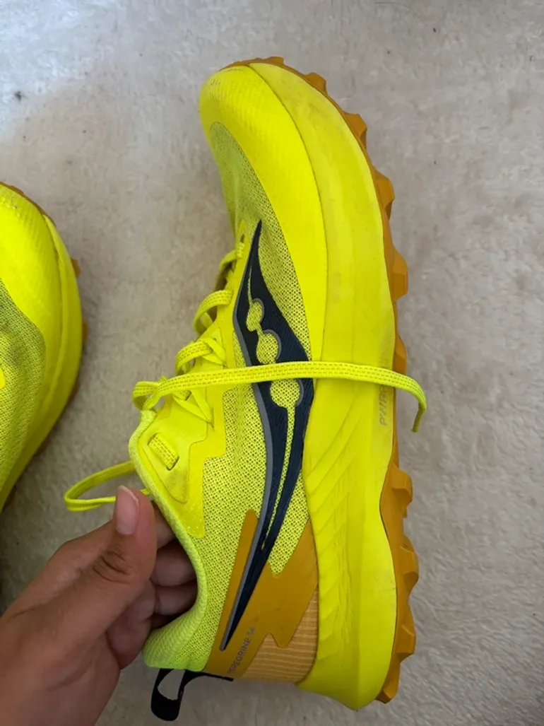 Used Saucony Running Shoes bike — image 3 of 4