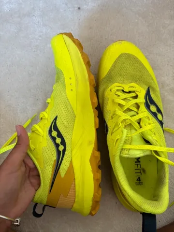 Used Saucony Running Shoes bike — image 2 of 4