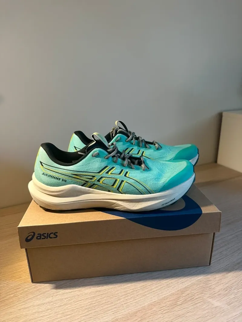 Used Asics GT-2000 14 TR Running Shoes