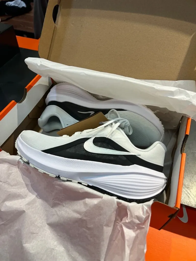 Used White Downshifter 14 Running Shoes