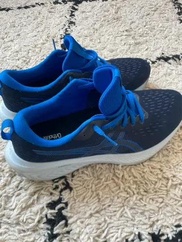 Used Asics Running Shoes bike — image 1 of 5