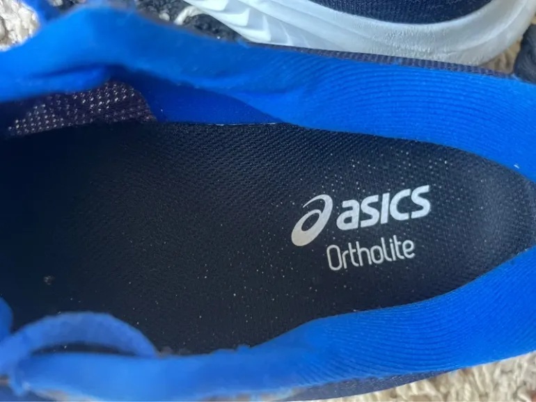 Used Asics Running Shoes bike — image 3 of 5