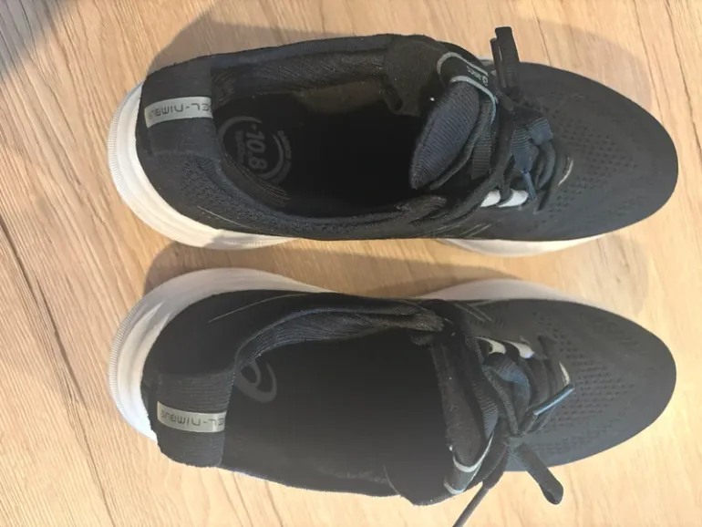 Tweedehands Asics Gel Nimbus 26 bike — afbeelding 4 van 4
