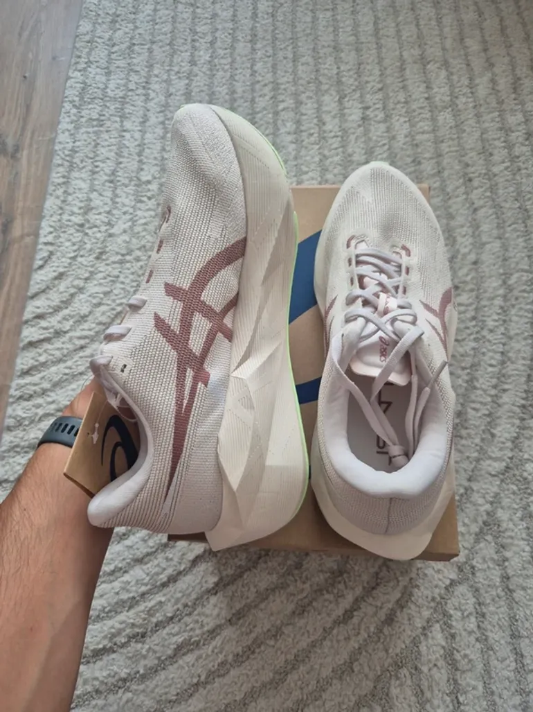 Used Asics Novablast 6 bike — image 4 of 7