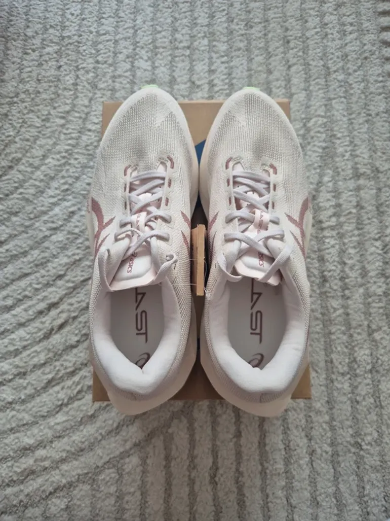 Used Asics Novablast 6 bike — image 7 of 7