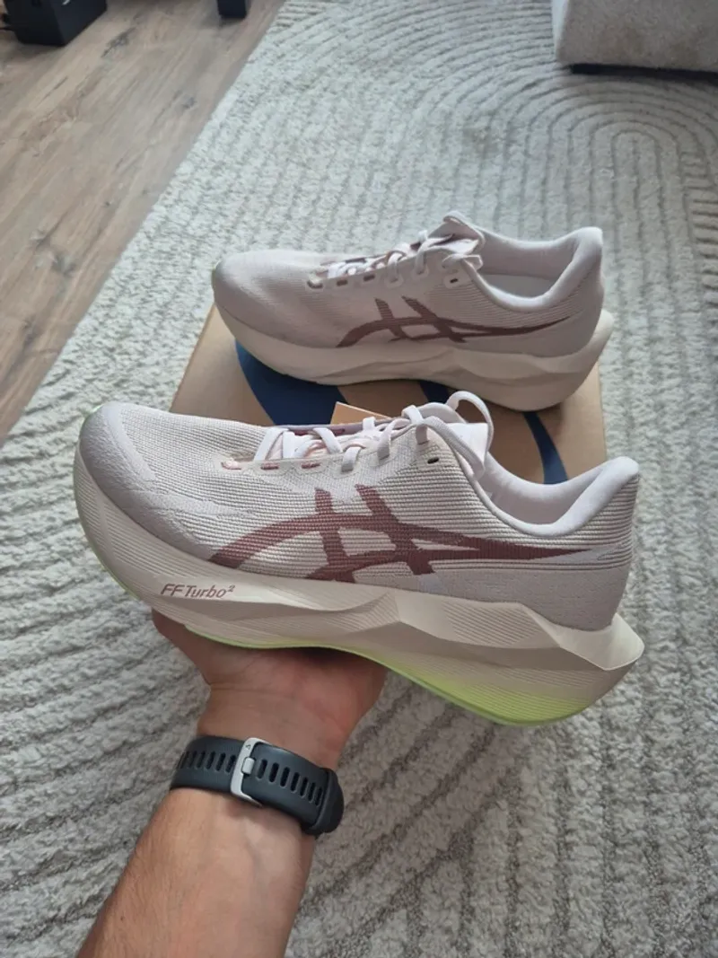 Używany Asics Novablast 6 Running Shoes