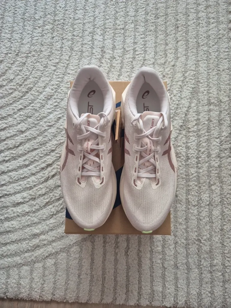 Used Asics Novablast 6 bike — image 6 of 7