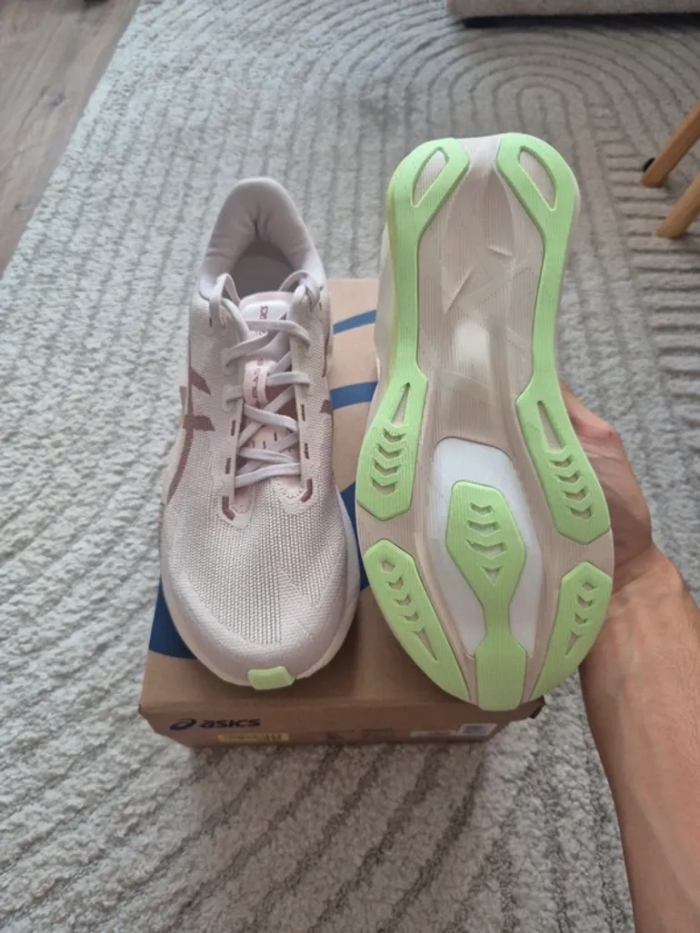 Used Asics Novablast 6 bike — image 3 of 7