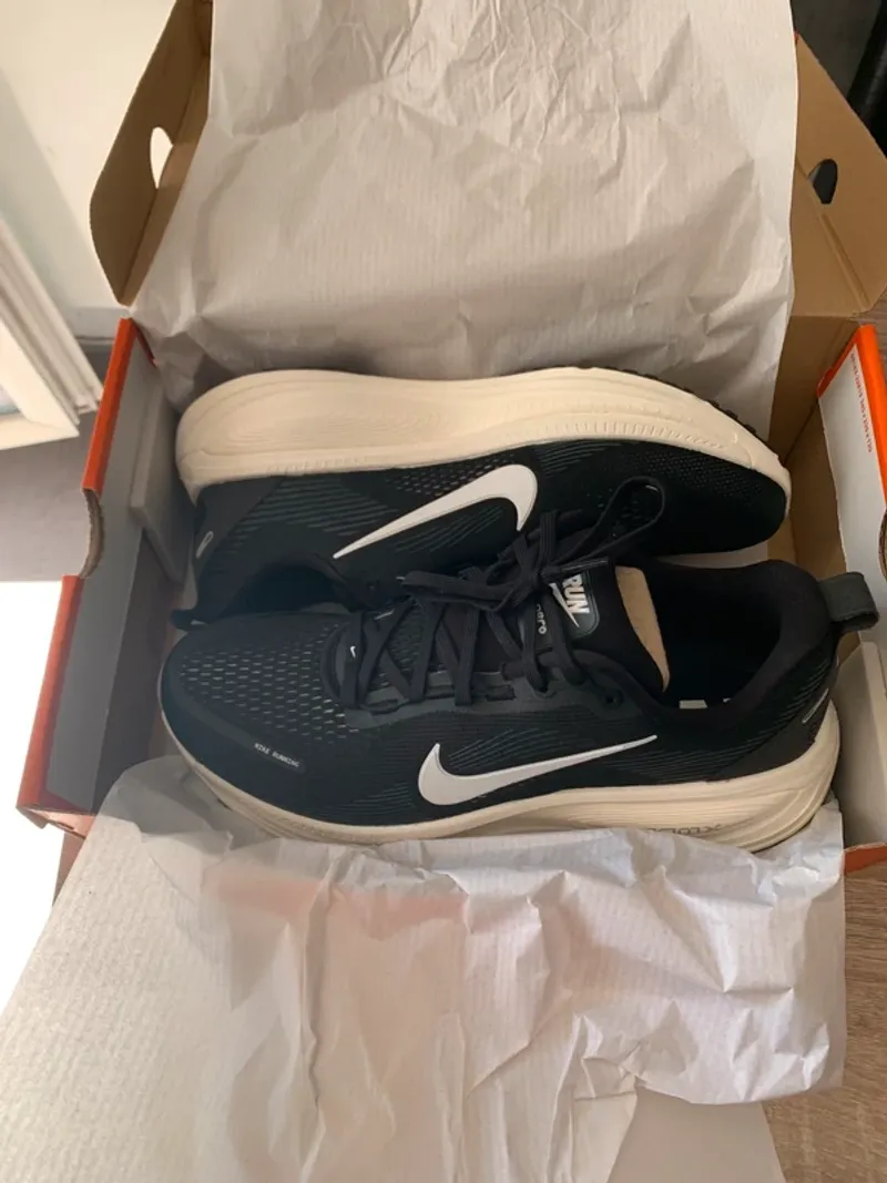 Gebrauchtes Nike Vomero 18 Running Shoes