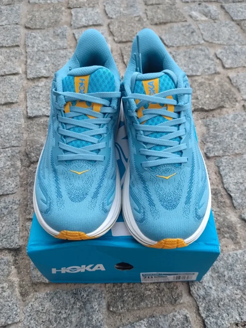 Käytetty Hoka Clifton 10 Running Shoes