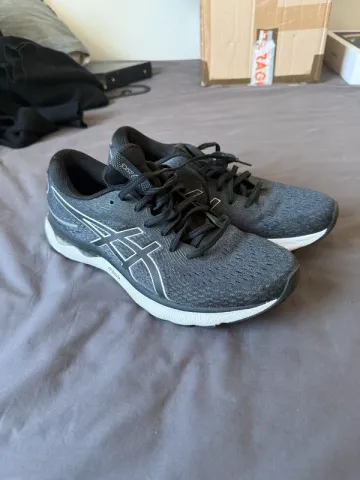 Tweedehands Asics Gel Nimbus 24 bike — afbeelding 1 van 4