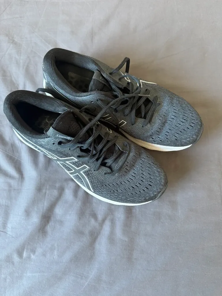 Tweedehands Asics Gel Nimbus 24 bike — afbeelding 2 van 4