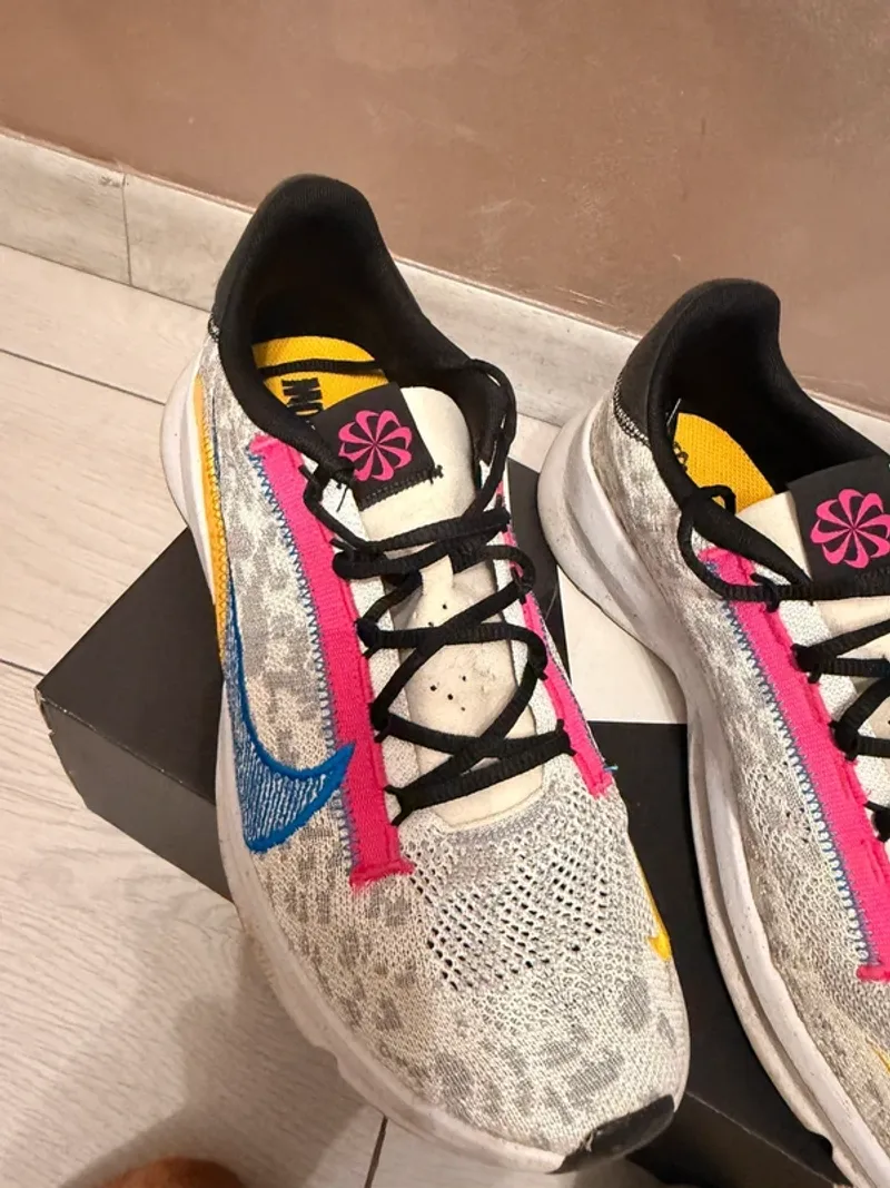 Použité Nike ZoomX Invincible Run Flyknit Running Shoes
