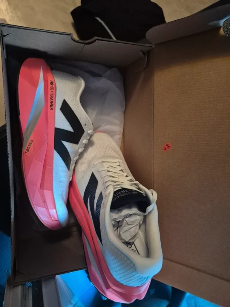 Used New Balance Fuelcell Supercomp Trainer V3 bike — image 2 of 7