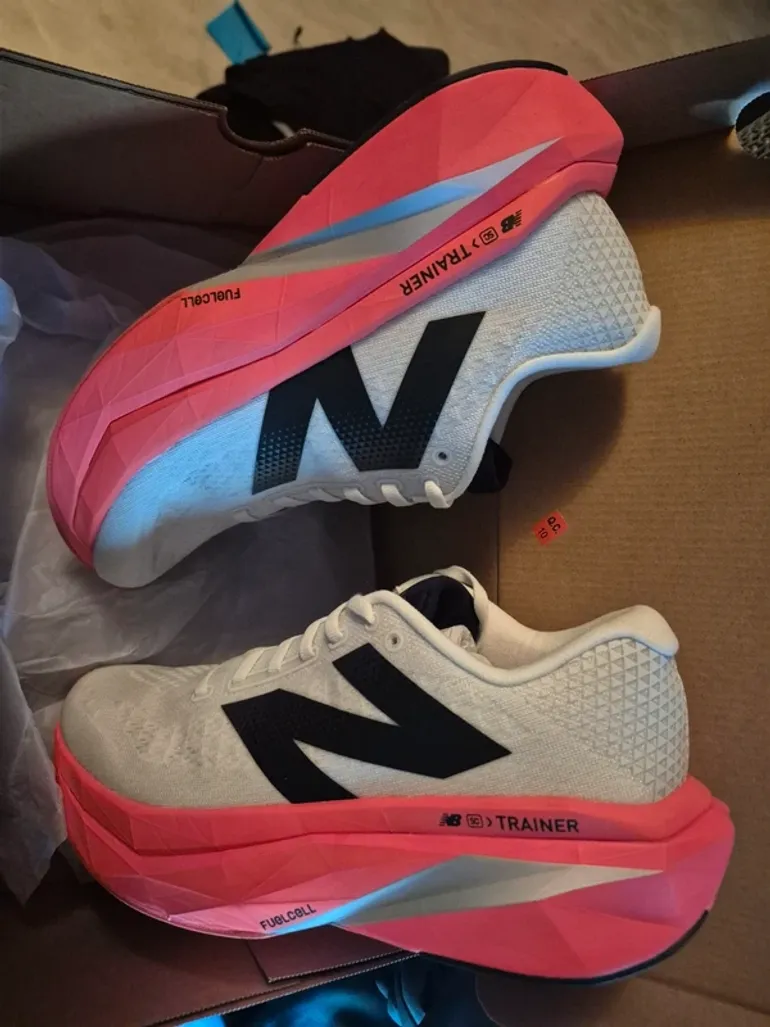 Used New Balance Fuelcell Supercomp Trainer V3 bike — image 3 of 7