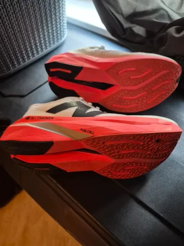Used New Balance Fuelcell Supercomp Trainer V3 bike — image 4 of 7