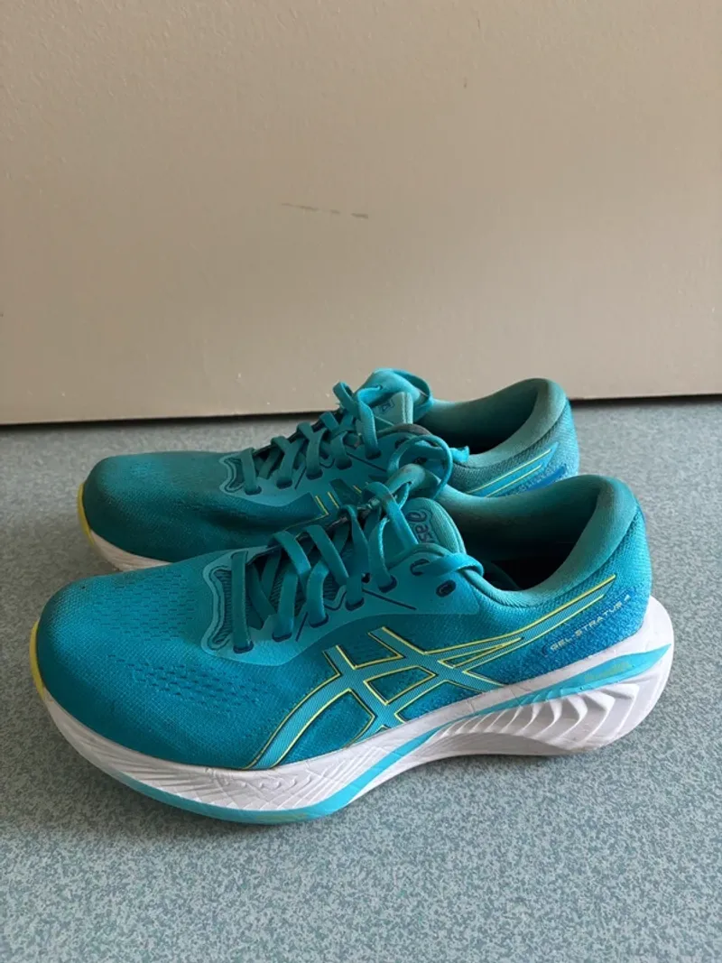 Used Asics Gel Stratus 4 Running Shoes