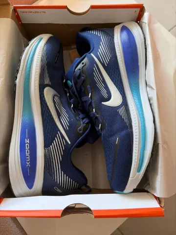 Tweedehands Nike Vomero 18 bike — afbeelding 1 van 3