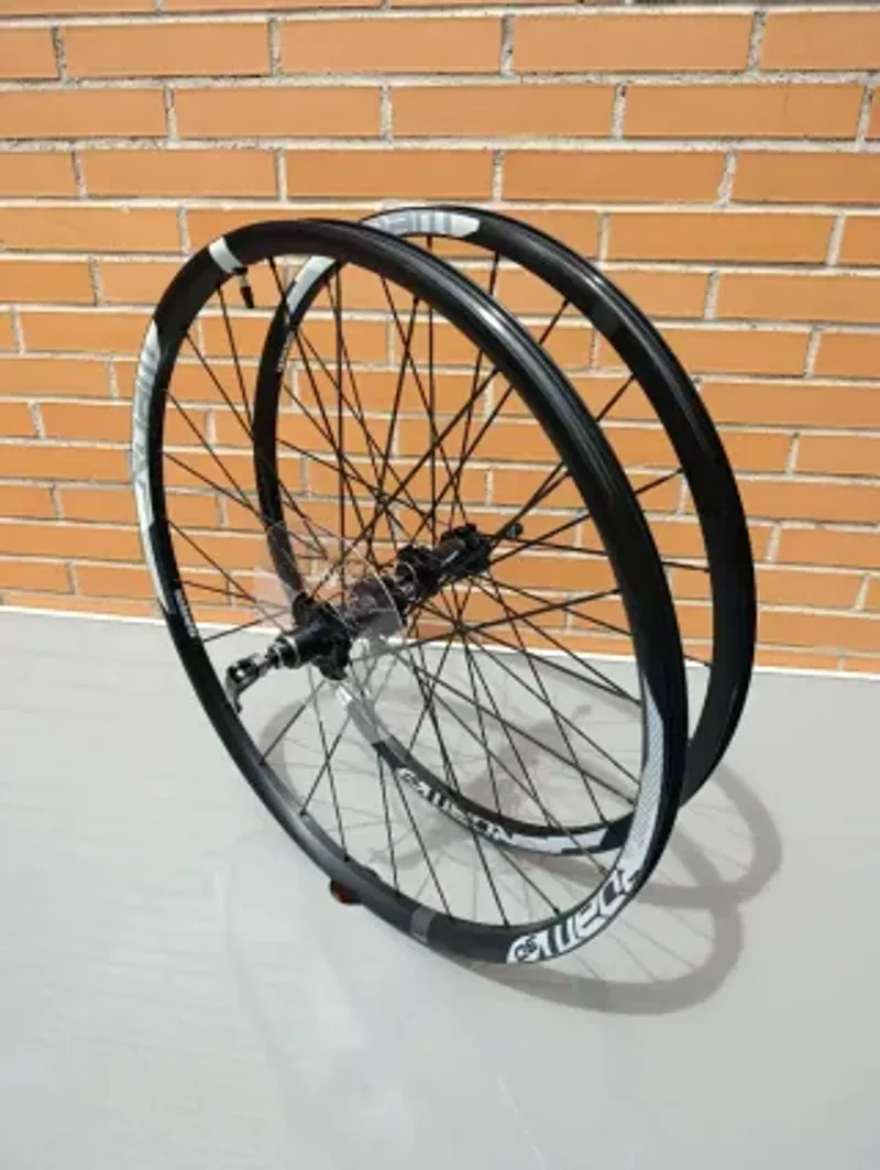 Used Sram 27, 5" Roam 30 XD Wheels