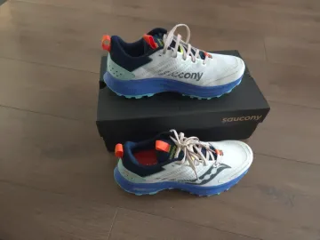 Used Saucony Running / Trail Shoes bike — image 1 of 4