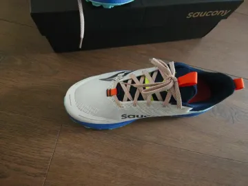 Used Saucony Running / Trail Shoes bike — image 2 of 4