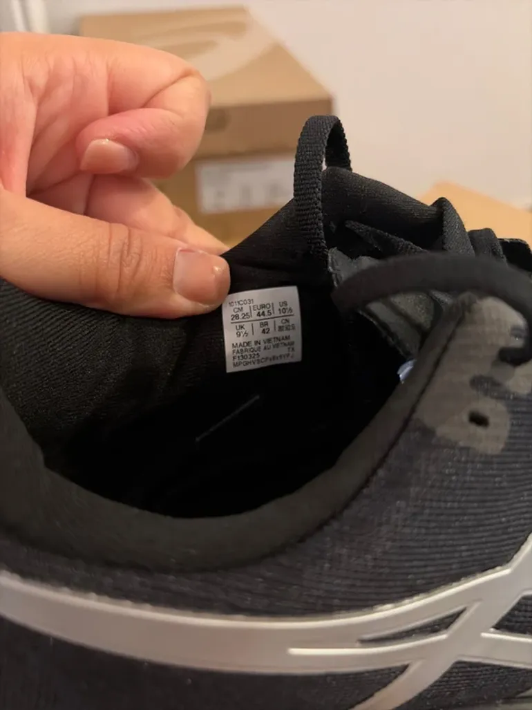 Used Asics Novablast 5 Luxe bike — image 4 of 4
